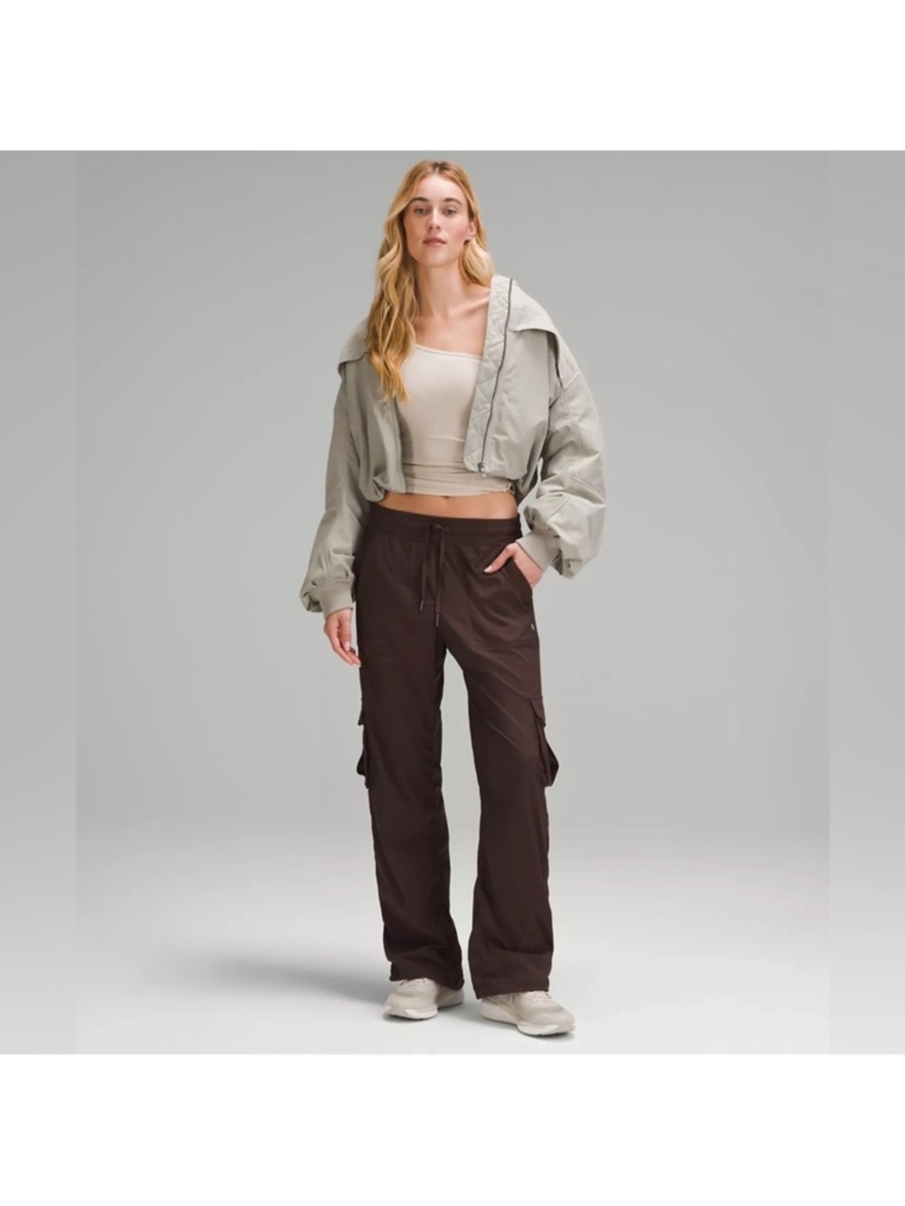 Dance Studio Relaxed-Fit Mid-
Rise Cargo Pant espresso!